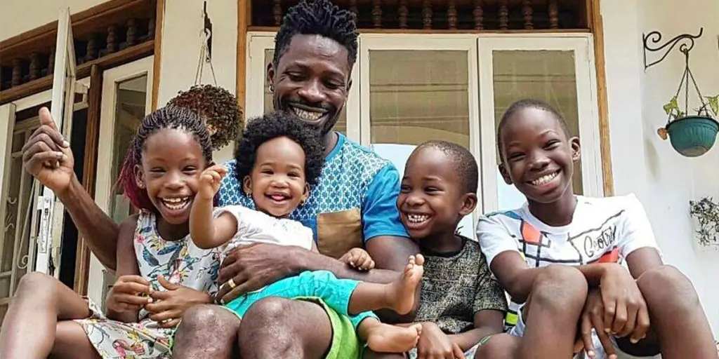 Bobi with his four children SRC: @Citizen TV