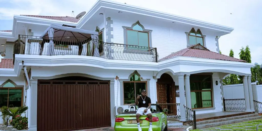 Konde Boy's new house SRC: @Biggest Kaka