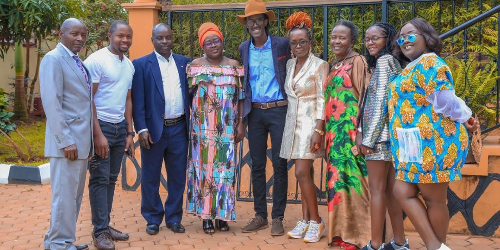 Kansiime posing for a photo with her lover and some of her family members SRC: @YouTube