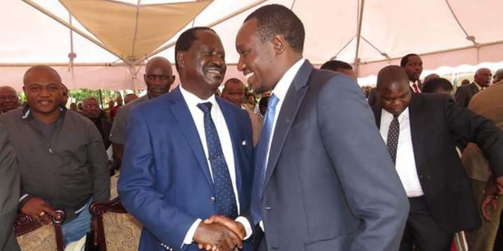 Arati posing for a photo with Raila Odinga SRC: @Hivisasa