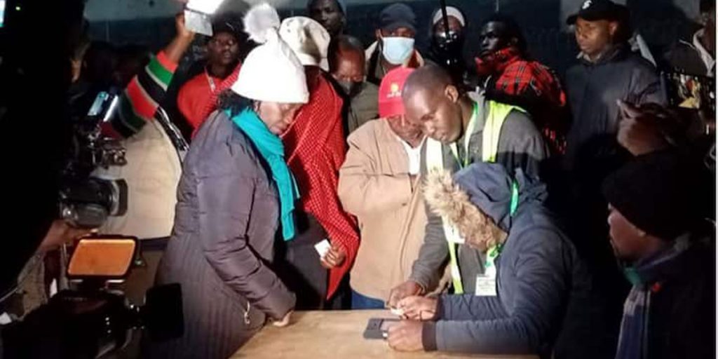 Martha Karua casting her vote in Kirinyaga County SRC: @Tuko