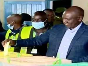 Read more about the article William Ruto and his wife Rachel cast their votes at Kosachei primary school