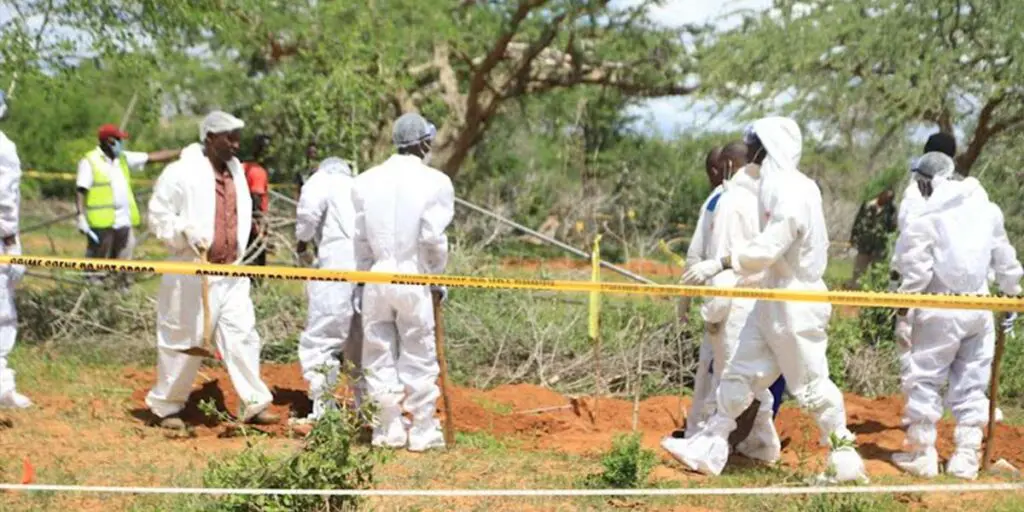 Kenya Red Cross at Shakaola rescuing the affected Kenyans SRC: @Jumuiya News