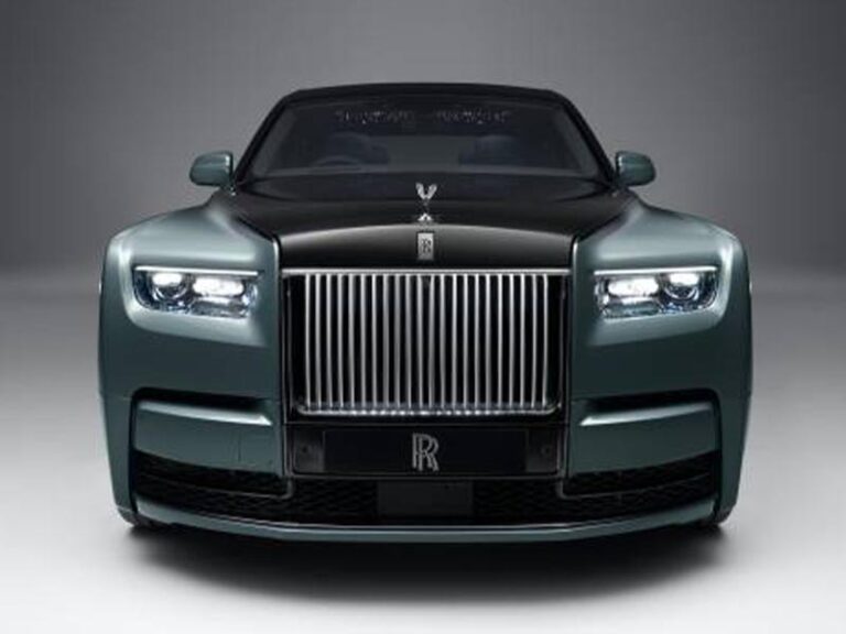 Rolls Royce car SRC: @Rolls-Royce PressClub